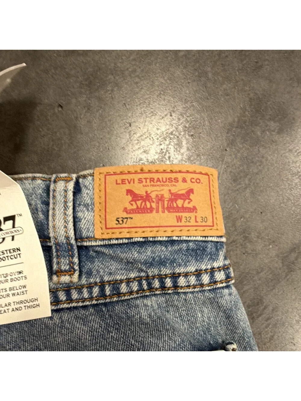 Levi’s 537 Western Bootcut Men’s Jeans 32x30 Light Wash Stretch NWT Cowboy